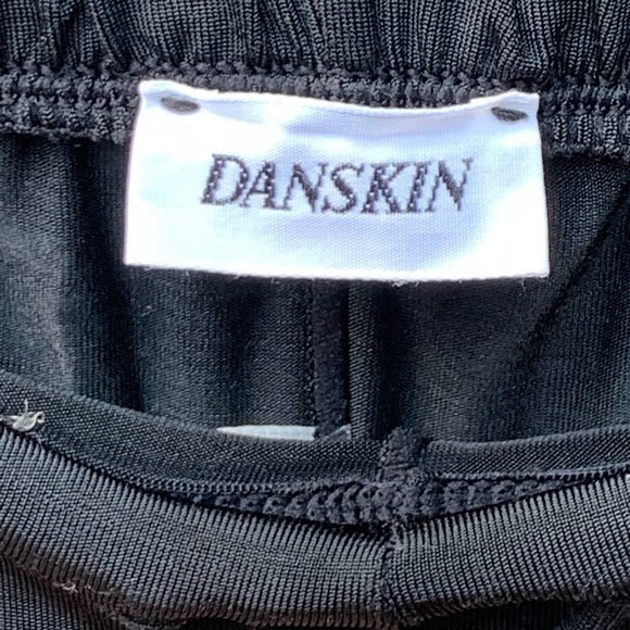 WOMEN’S PETITE BLACK DANSKIN PANTS. - Picture 4 of 10